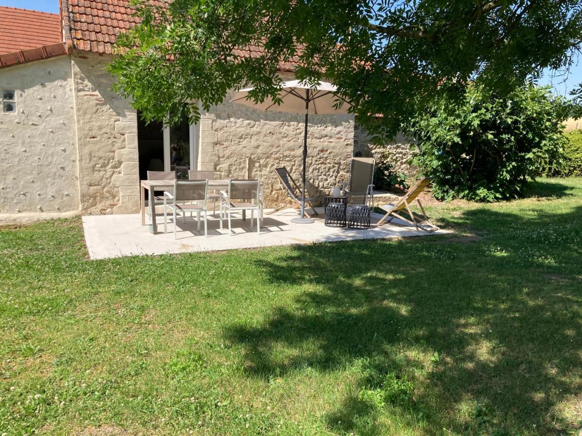 Petite Maison A La Campagne Saint-Germain-des-Fosses Bagian luar foto